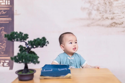 微山宝宝喊肚子疼怎么回事